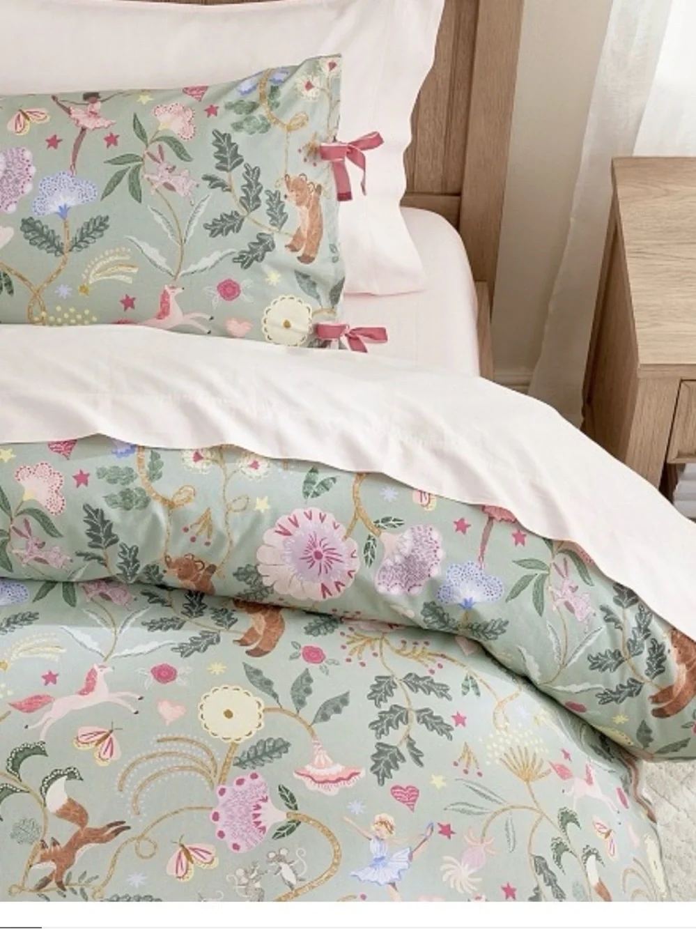Pottery Barn Kids “Storybook Friends” Duvet cover full/queen
